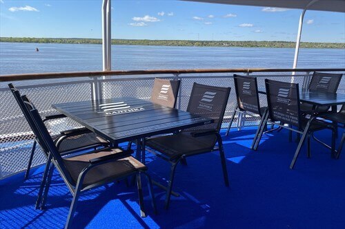 Зона отдыха за баром