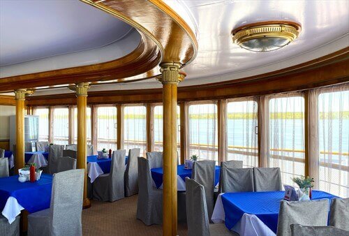 Салон питания на верхней палубе