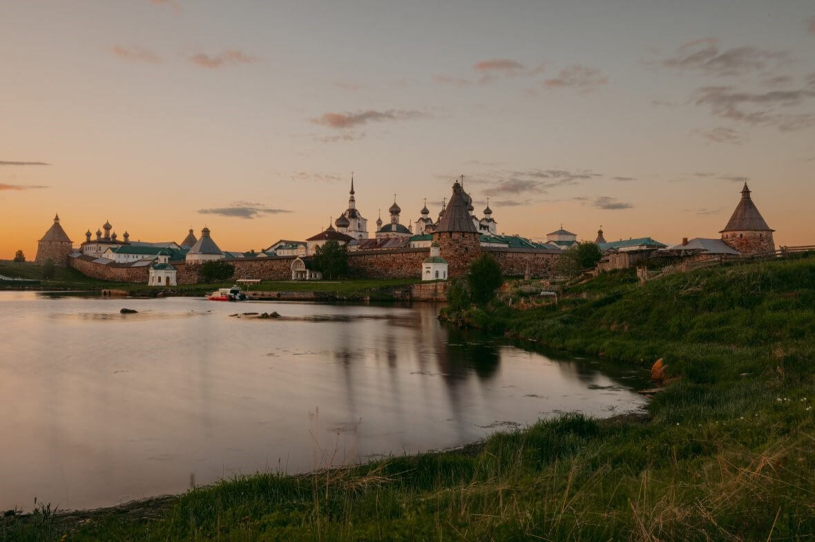 Москва – Углич – Горицы – Кижи – Шлюз №5 – Сосновец – Беломорск –  Соловецкие острова – Беломорск – Петрозаводск – Свирьстрой – Санкт  Петербург, 13 дней - круиз. Описание экскурсии, цены и отзывы.